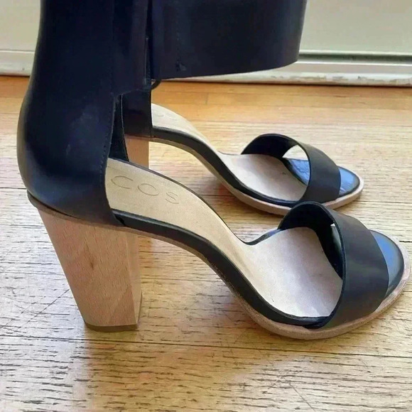 COS navy ankle strap heels - Picture 3 of 5